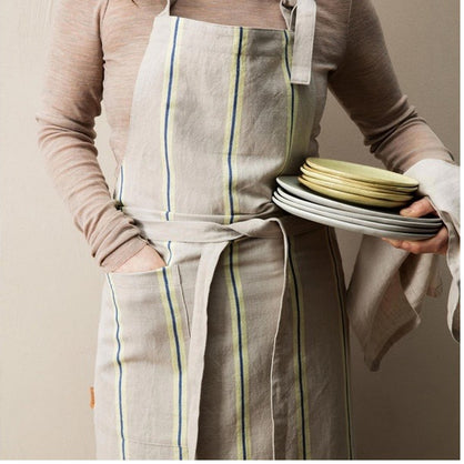 Ideal Kitchen Comfort with Designer Aprons and Oven Gloves