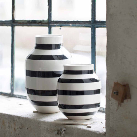 Kahler Omaggio Vases Black, Medium H20cm